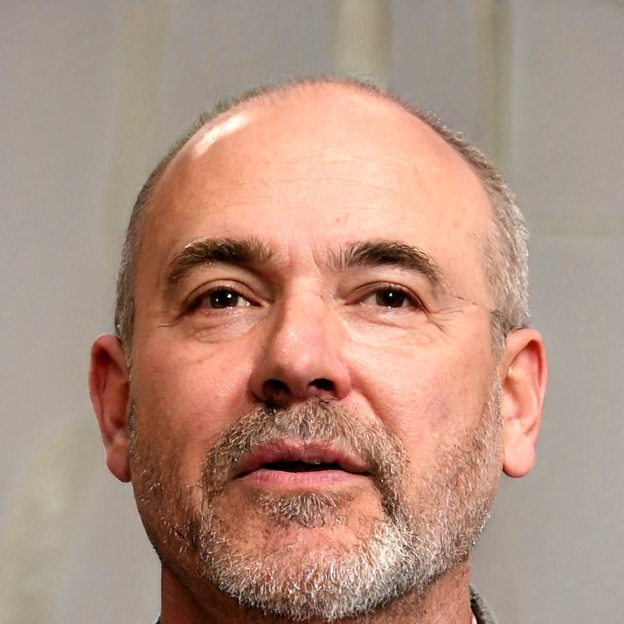 Retrato del analista geopolítico Ezequiel Montemayor