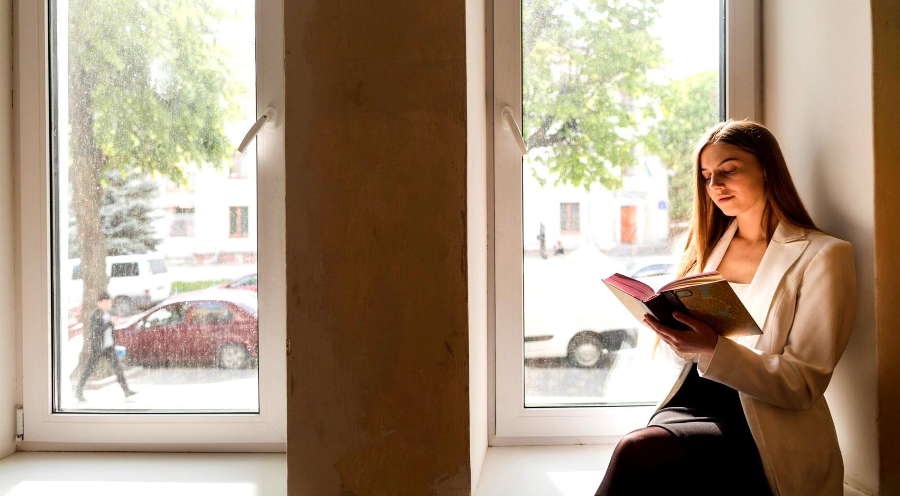 Dashboard con indicadores económicos y eventos políticos regionales